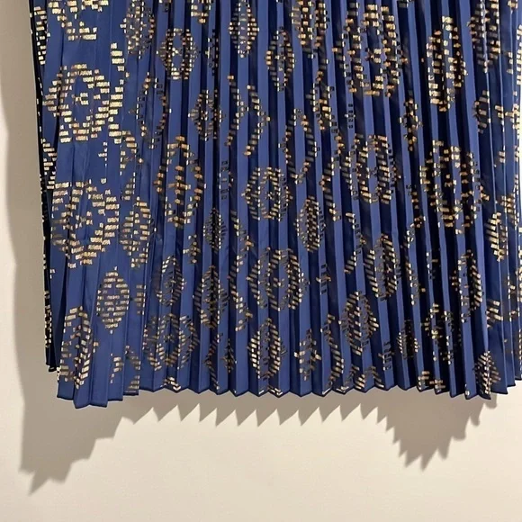 Lularoe blue gold Jill skirt. Size small. NWT. - Picture 3 of 7